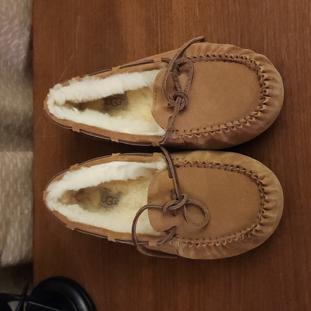 Ugg Dakota moccasins